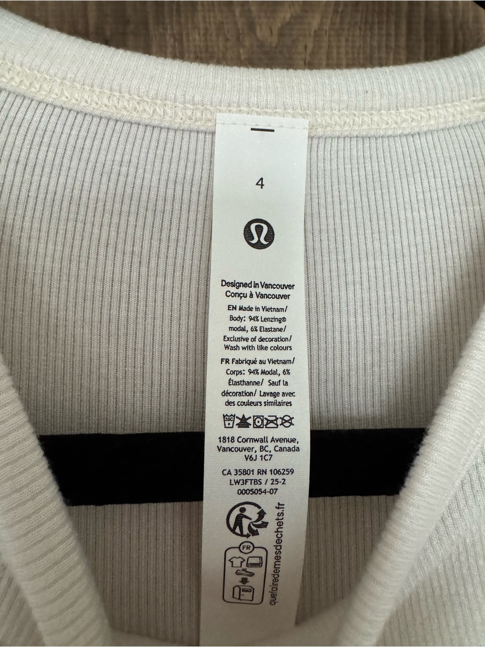 NWOT Lululemon Hold Tight Women’s Crewneck Short Sleeve Tee - White size 4 - Picture 4 of 6